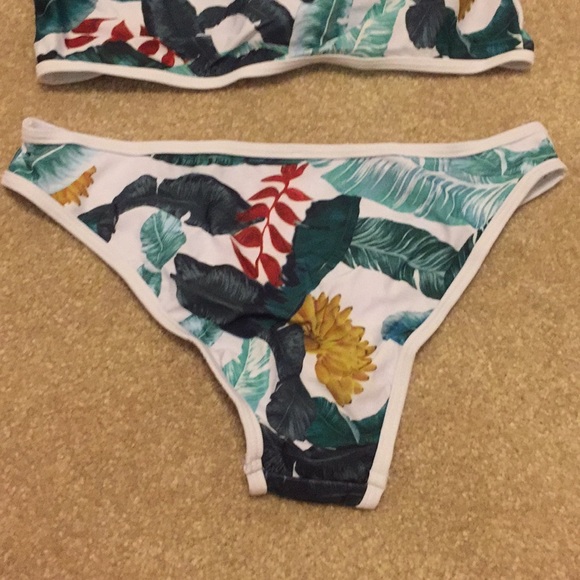 bikini - Picture 3 of 4